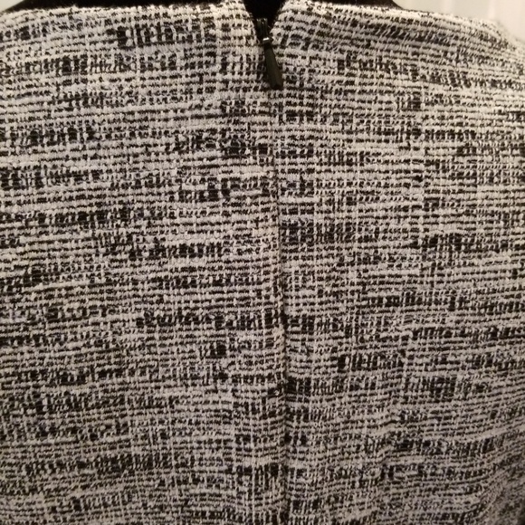 Banana Republic black and white bell sleeves - Picture 6 of 8